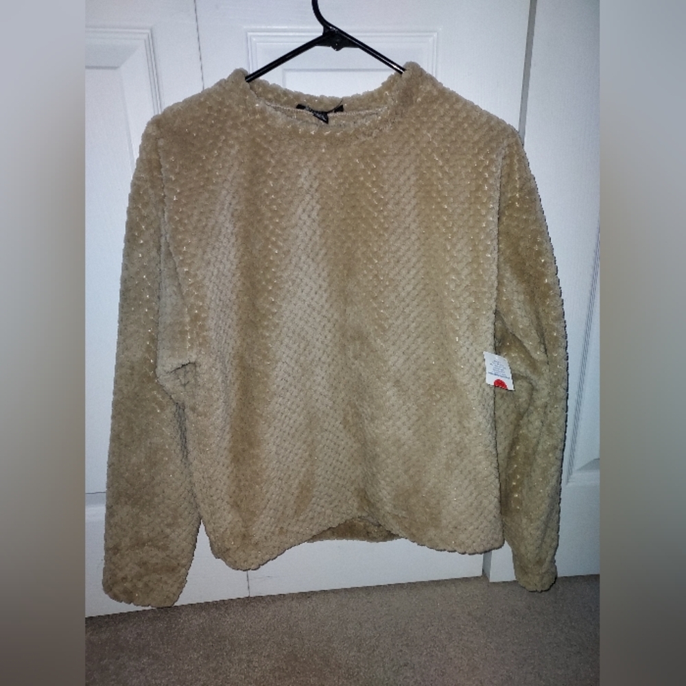 Women's Large Love Fuzzy Sweatshirt